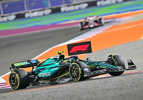 Fernando Alonso, al volante del Aston Martin durante la carrera del GP de Catar.