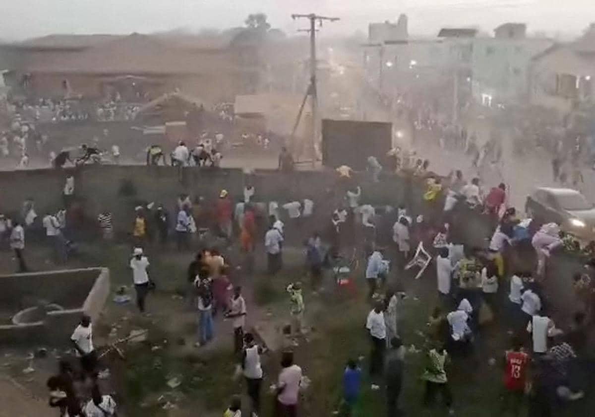 Imágenes de la estampida producida durante un partido de fútbol en Guinea Conakry.