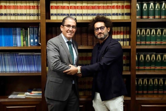 Sergio Corral y Paco Ávila, tras el acuerdo.