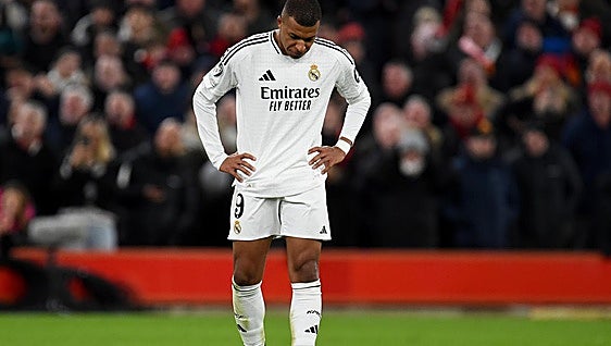 El peor Mbappé combate la ansiedad en un Bernabéu que le mima en el error