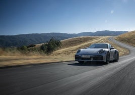 Modelo de aniversario único con sensación y diseño Turbo