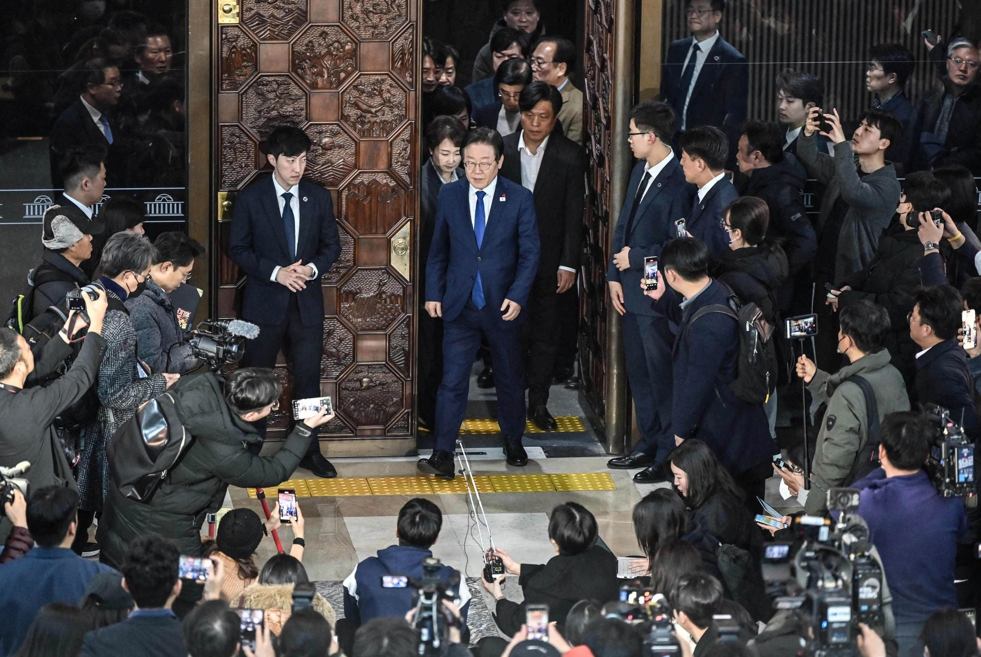 El Parlamento de Corea del Sur bloquea la ley marcial del presidente