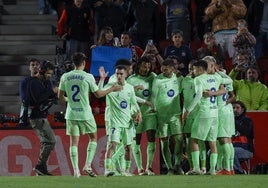 Los jugadores del Barça celebran uno de los goles al Mallorca.