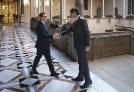 El presidente de la Generalitat, Salvador Illa, durante la reunión mantenida esta mañana en el Palau de la Generalitat con el ministro de Justicia, Félix Bolaños