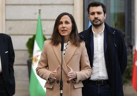 La diputada de Podemos Ione Belarra se dirige a los medios de comunicación con motivo del acto de la Constitución