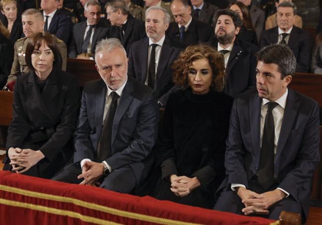 Los ministros Diana Morant y Ángel Víctor Torres; la vicepresidenta primera, María Jesús Montero; y el presidente de la Comunidad Valenciana, Carlos Mazón.