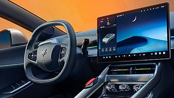 Cómo utilizar el navegador del coche de forma segura y evitando multas