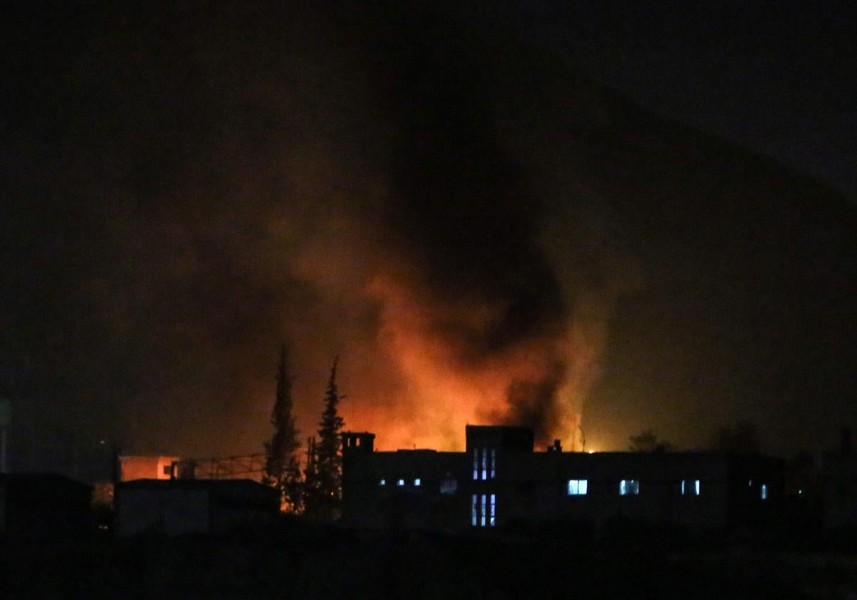 Fotografía de una de las explosiones por bombardeos israelíes en Damasco.