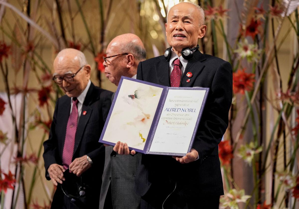 Los copresidentes de Nihon Hidankyo recogen el premio.