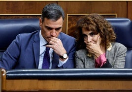 El presidente del Gobierno, Pedro Sánchez, y la vicepresidenta primera, María Jesu