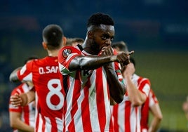 Iñaki Williams celebra el segundo de los goles que anotó frente al Fenerbahçe.