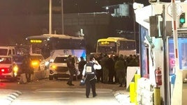 Puesto de control donde llegó el autobús israelí después de ser tiroteado.