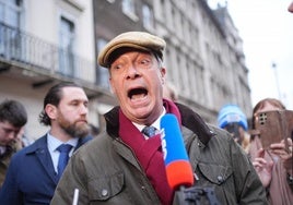 El líder del partido Reform UK, Nigel Farage, participó el miércoles en una protesta de agricultores en Londres.