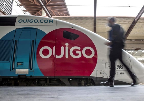 Un tren de Ouigo en la estación de Atocha.