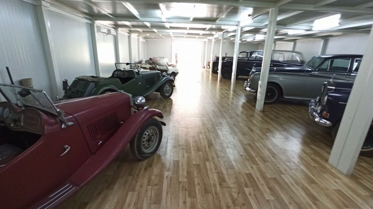 Exhibición de la colección automovilística real en la sala `Nuevo Vustasio´ de la Finca de Tatoi