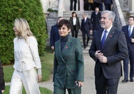 Yolanda Díaz, Isabel Rodríguez y Fernando Clavijo, a su llegada a la cumbre.