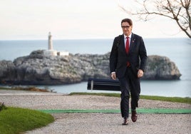 El presidente de la Generalitat, Salvador Illa, a su llegada a la Conferencia de Presidentes en Santander.