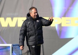 Hansi Flick, durante el último entrenamiento del Barça previo al partido ante el Leganés.