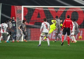 Mumin, tras el remate de cabeza con el que logró el segundo gol del Rayo.