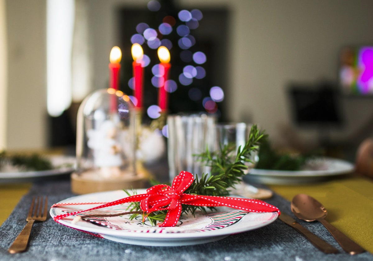 Cómo decorar tu mesa para Navidad con estilo y por poco dinero