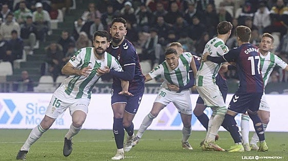 La victoria del Córdoba aleja al Eibar del ascenso