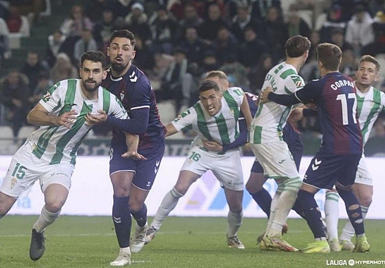 La victoria del Córdoba aleja al Eibar del ascenso