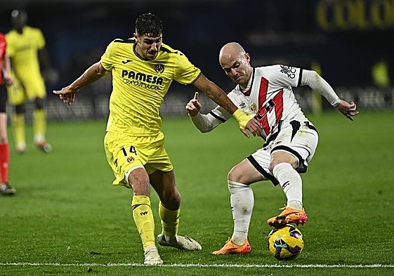 El Villarreal, con uno menos, salva un punto ante el Rayo