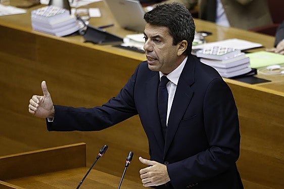 Las Cortes valencianas acaban el año con una bronca 'a la coreana' que obliga a detener el pleno