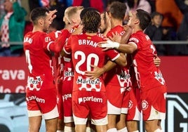 El Girona golea a un Valladolid que se hunde más en el descenso