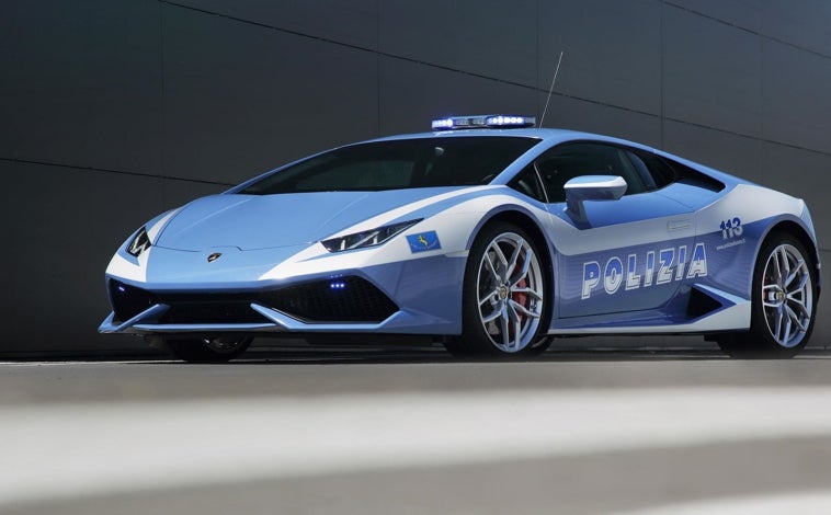 Imagen principal - Así son los superdeportivos Lamborghini de la Policía Estatal italiana