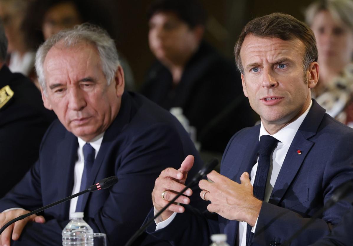 Emmanuel Macron, junto a su cuartro primer ministro del año, François Bayrou.