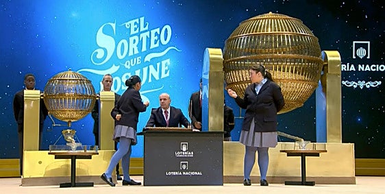 El lío del Gordo 'fake' en la Lotería de Navidad: «Un chico me ha dicho que cante...»
