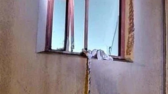 Así escaparon dos presos de la cárcel de Picassent: con sábanas anudadas durante el alboroto del Barça-Atlético