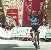 Pascal Hervé gana la tercera etapa de la Vuelta al País Vasco de 1998 por delante de Iñigo Cuesta en Viana.