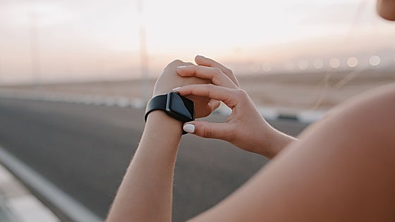 Relojes inteligentes para mujer: los 7 más elegantes y funcionales