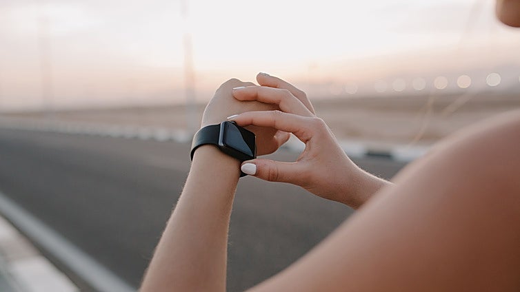 Relojes inteligentes para mujer: los 7 más elegantes y funcionales