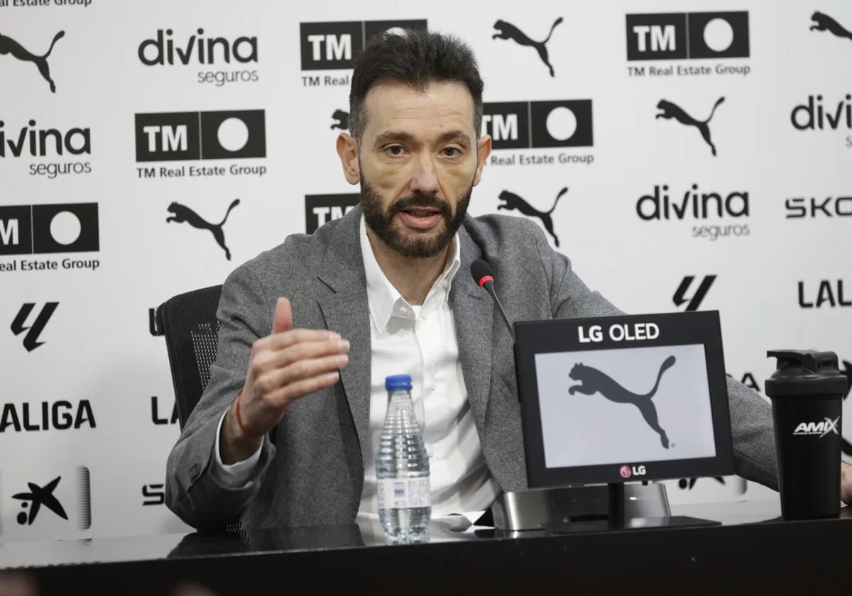 Carlos Corberán, durante su presentación como entrenador del Valencia en Mestalla.