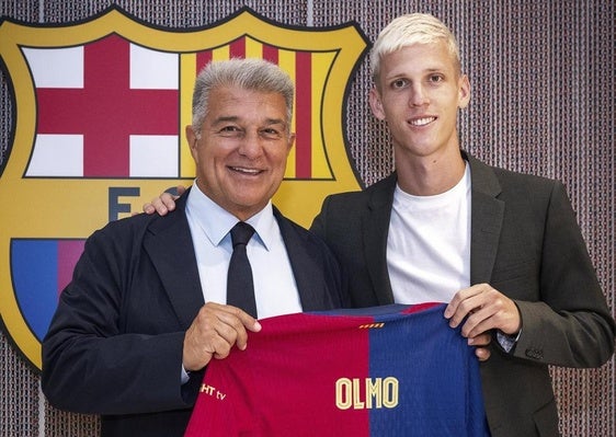 Joan Laporta y Dani Olmo, en la presentación del futbolista como nuevo jugador del Barça.