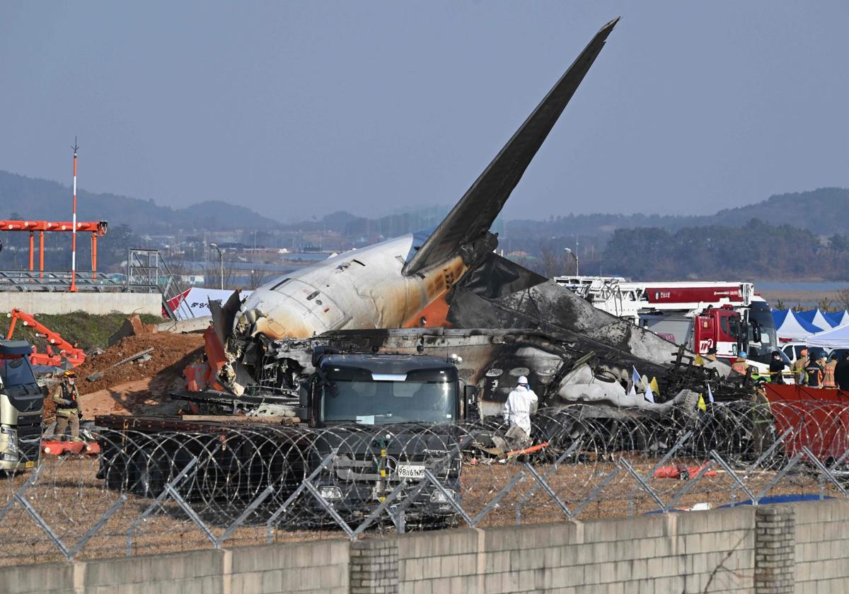 179 muertos y dos supervivientes al desintegrarse un avión en Corea del Sur