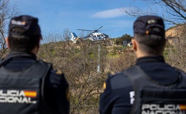 Hospitalizada una mujer tras lanzarla un hombre desde un cuarto piso en Marbella