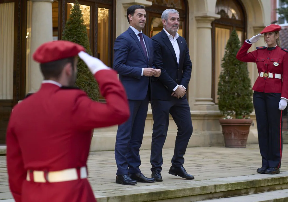 Imanol Pradales y Fernando Clavijo, en una reunión en Ajuria Enea