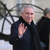 El Gobierno de Bayrou inicia su andadura bajo la amenaza de la inestabilidad y el debate presupuestario