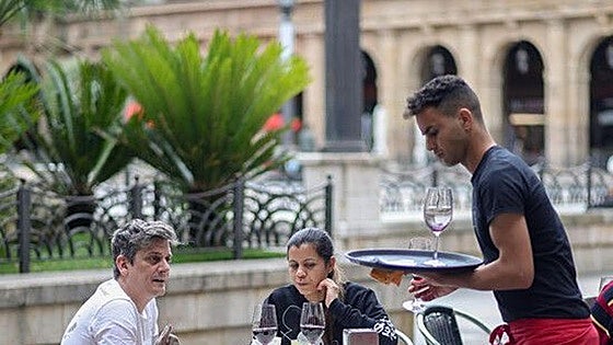España crea medio millón de empleos en 2024 por el auge del turismo