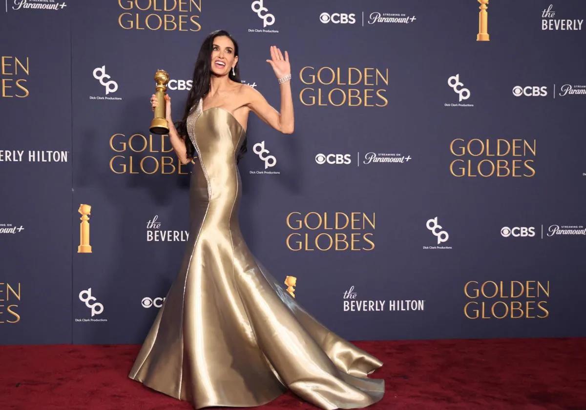 Imagen principal - Demi Moore fotografiada esta noche en los Globos de Oro. La actriz, de juerga junto a segundo marido Bruce Willis y Jack Nicholson en 1998 y embarazada de su segunda hija en la icónica portada de 'Vanity Fair' en 1991