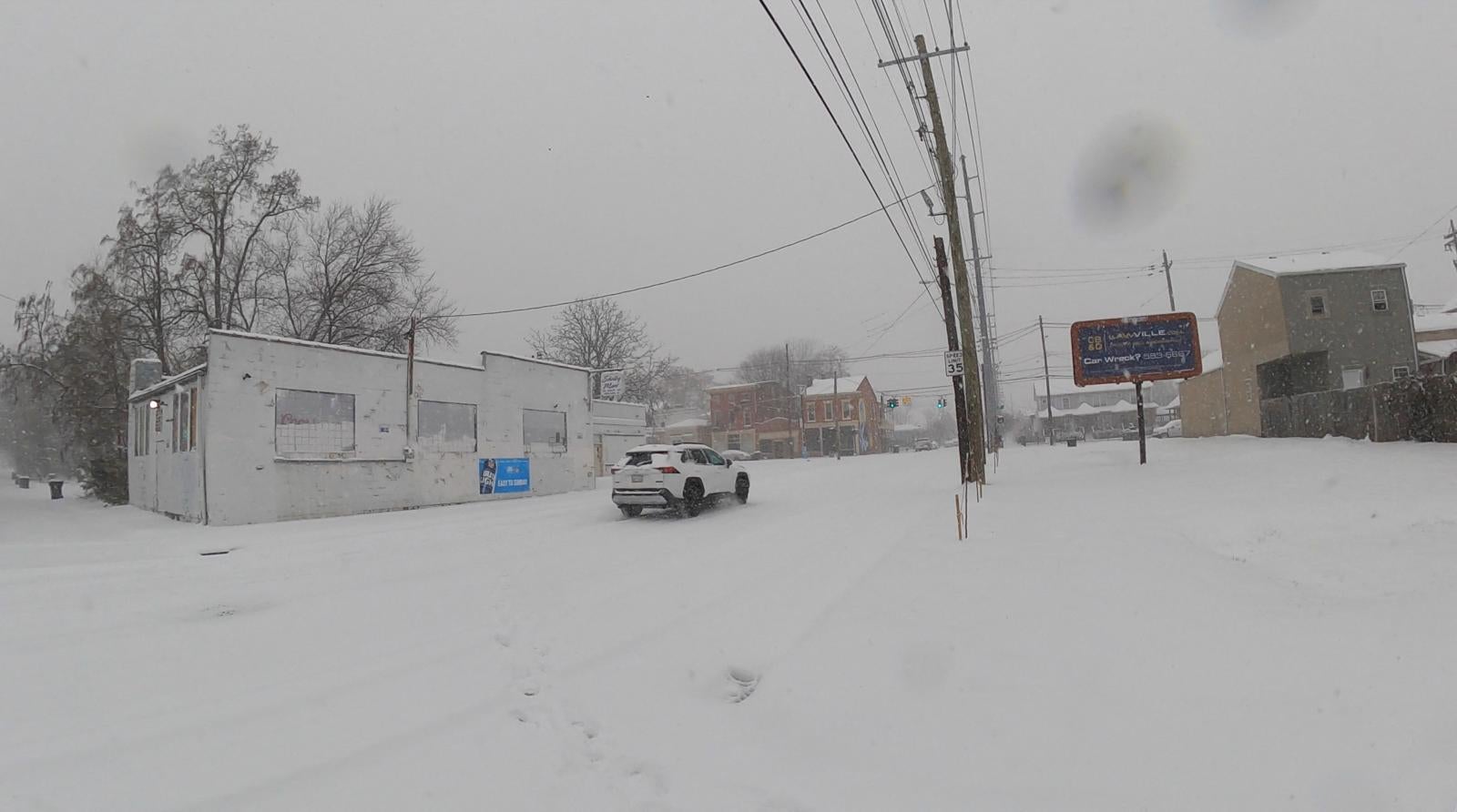 Una fuerte tormenta de nieve cubre de blanco a EE UU