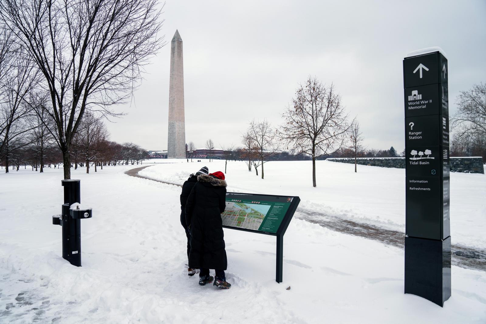 Una fuerte tormenta de nieve cubre de blanco a EE UU