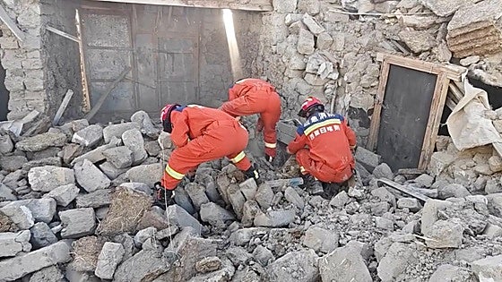 Al menos 95 muertos tras un terremoto de magnitud 6,8 en Tíbet