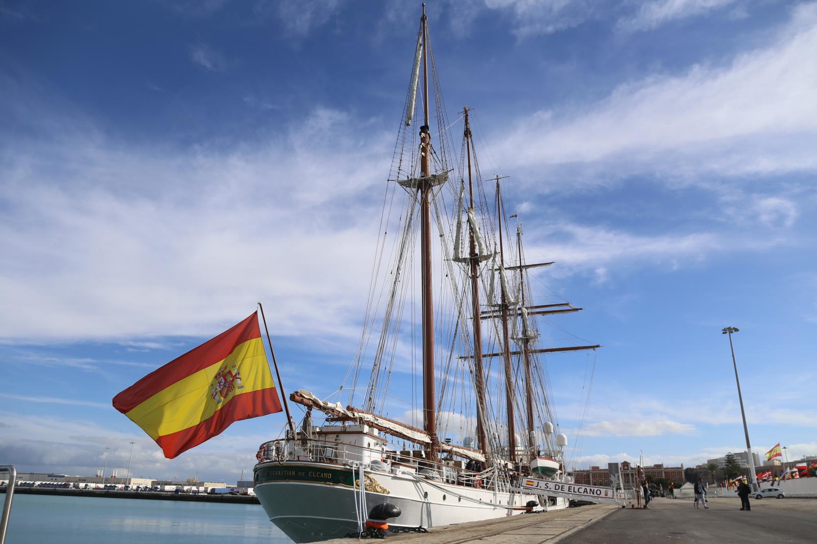 Imagen secundaria 2 - La Princesa Leonor embarca como guardiamarina en el Juan Sebastián Elcano