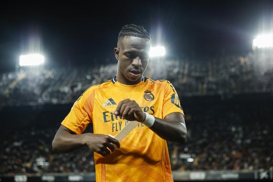 Vinicius abandona el césped tras ser expulsado el pasado viernes en Mestalla.