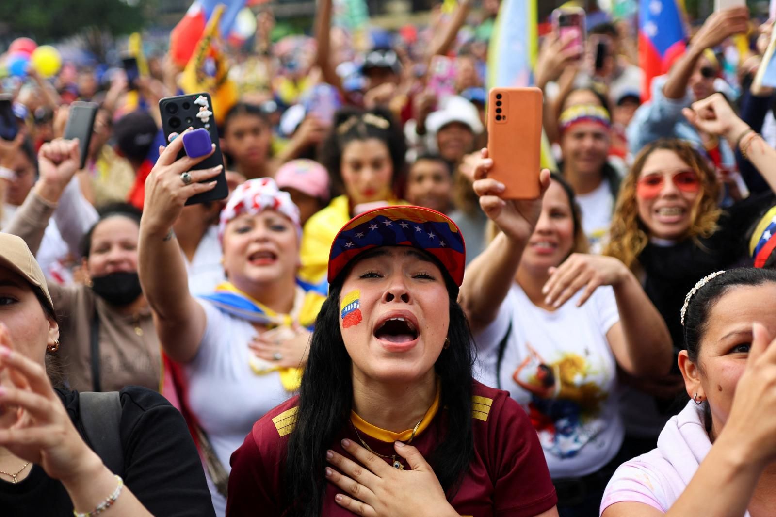 Fotografías: los opositores al chavismo se concentran en Caracas ante la presencia de las nuevas milicias civiles armadas